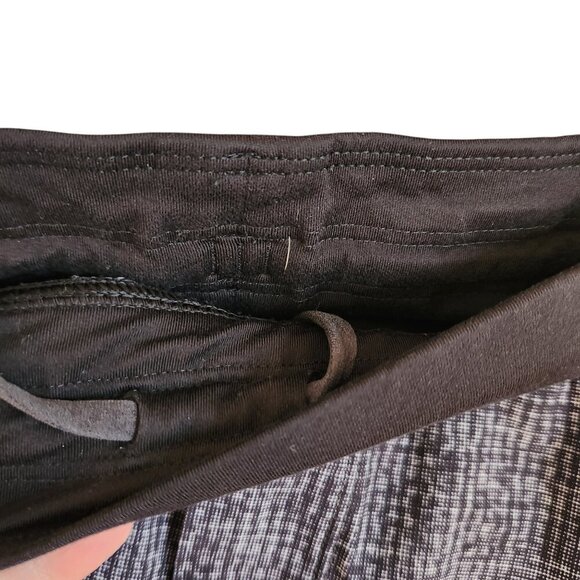 Lululemon Men's Shorts Medium Black Gray THE T.H.E. Short 9" Linerless Workout - Picture 4 of 8